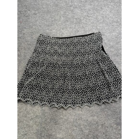 Express Women’s Skirt Size 12 Black White Embroidered A-Line Mini Scalloped Hem - Picture 1 of 6
